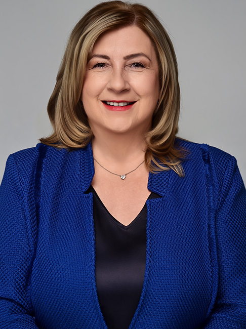 Terri Eagle executive business advisor, fractional CEO, leadership consultant, Forbes author, and business transformation expert professional headshot.